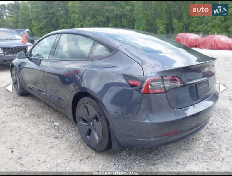 Седан Tesla Model 3 2021 в Киеве