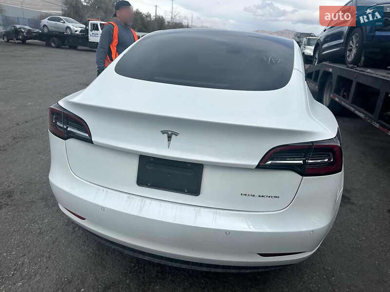 Седан Tesla Model 3 2022 в Львові