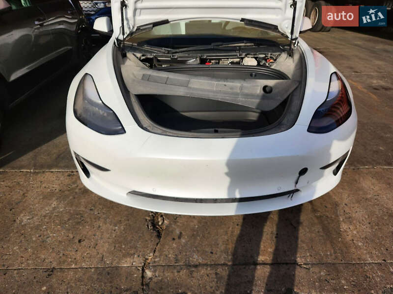 Седан Tesla Model 3 2022 в Львові