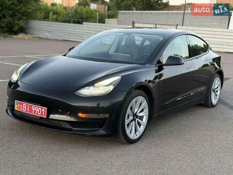 Седан Tesla Model 3 2022 в 