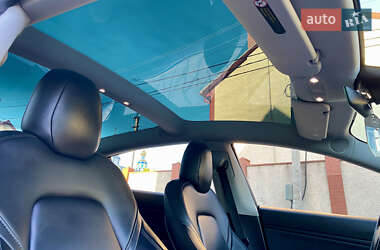 Седан Tesla Model 3 2019 в 