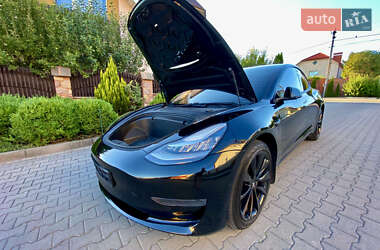 Седан Tesla Model 3 2019 в 