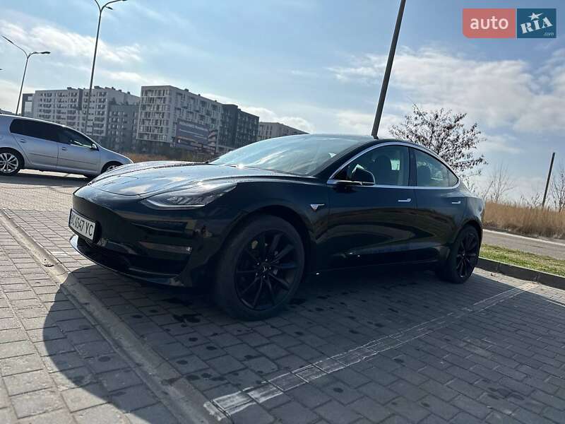 Седан Tesla Model 3 2019 в Львове