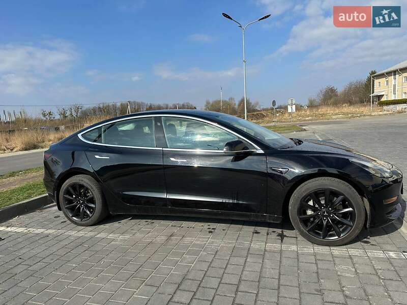 Седан Tesla Model 3 2019 в Львове
