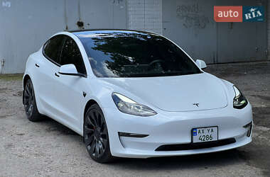 Седан Tesla Model 3 2023 в 
