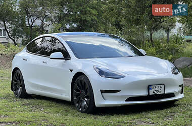 Седан Tesla Model 3 2023 в 