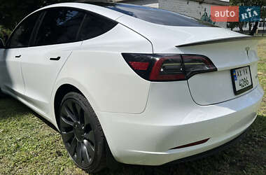 Седан Tesla Model 3 2023 в 