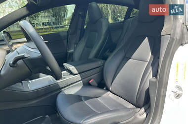 Седан Tesla Model 3 2023 в 