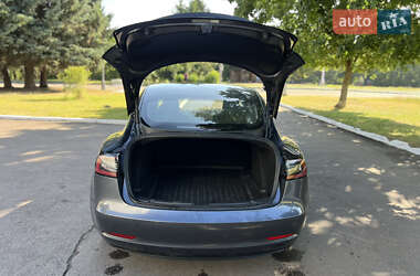 Седан Tesla Model 3 2019 в 