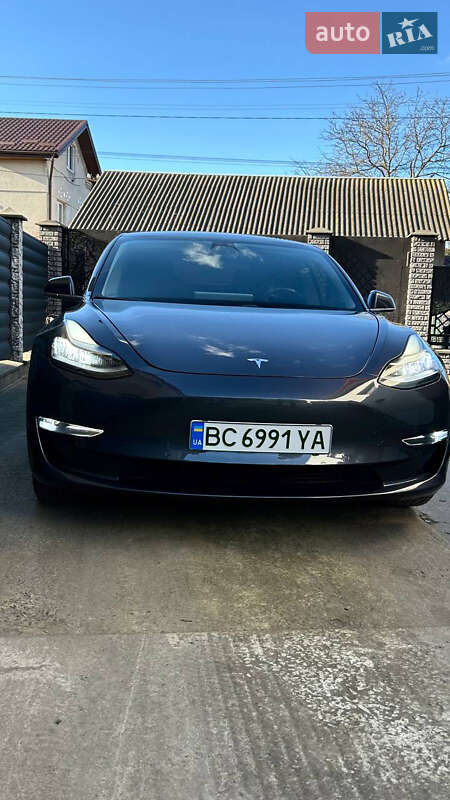 Седан Tesla Model 3 2019 в Львові