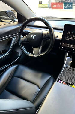 Седан Tesla Model 3 2019 в 