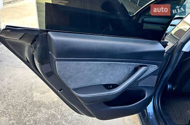 Седан Tesla Model 3 2019 в 