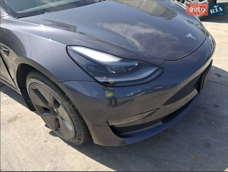 Седан Tesla Model 3 2021 в Киеве