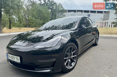 Седан Tesla Model 3 2021 в 