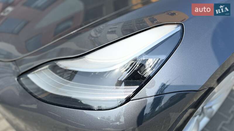 Седан Tesla Model 3 2020 в Рівному