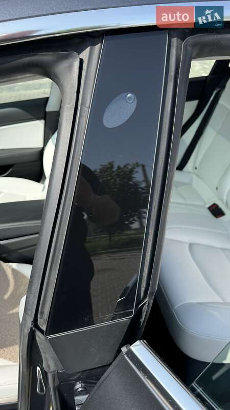Седан Tesla Model 3 2020 в Рівному
