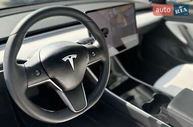 Седан Tesla Model 3 2020 в 