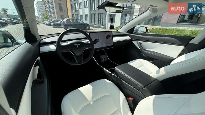 Седан Tesla Model 3 2020 в Рівному