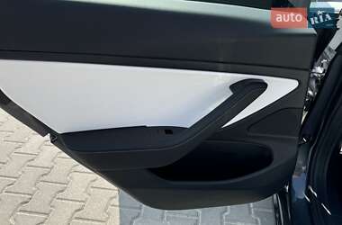 Седан Tesla Model 3 2020 в 