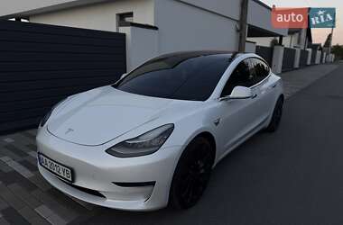 Седан Tesla Model 3 2019 в 