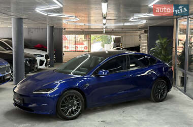 Седан Tesla Model 3 2024 в 