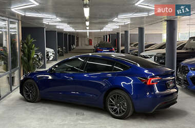 Седан Tesla Model 3 2024 в 