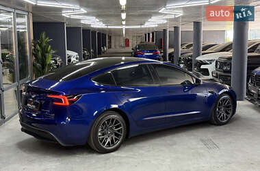 Седан Tesla Model 3 2024 в 