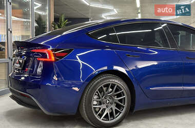 Седан Tesla Model 3 2024 в 
