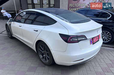 Седан Tesla Model 3 2021 в 
