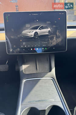 Седан Tesla Model 3 2022 в 