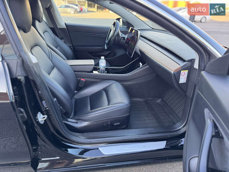 Седан Tesla Model 3 2019 в Києві