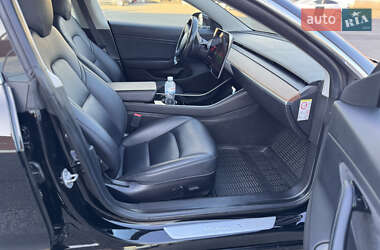Седан Tesla Model 3 2019 в 