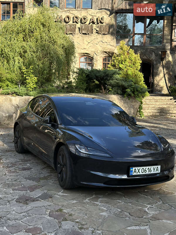Седан Tesla Model 3 2024 в Харькове
