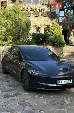 Седан Tesla Model 3 2024 в 