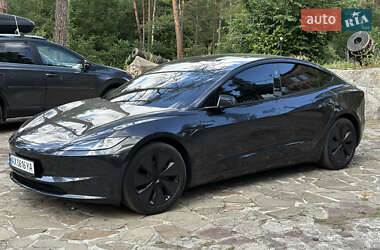 Седан Tesla Model 3 2024 в 