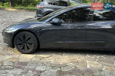 Седан Tesla Model 3 2024 в 