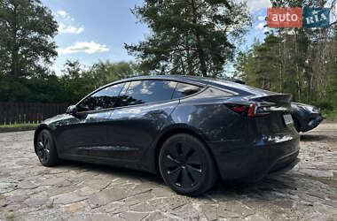 Седан Tesla Model 3 2024 в 