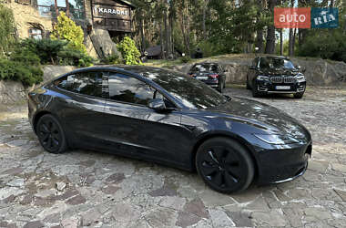 Седан Tesla Model 3 2024 в 