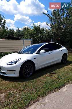 Седан Tesla Model 3 2021 в 
