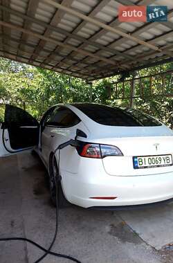 Седан Tesla Model 3 2021 в 