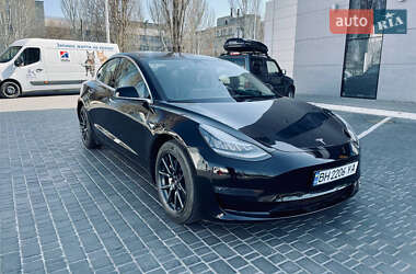 Седан Tesla Model 3 2020 в 
