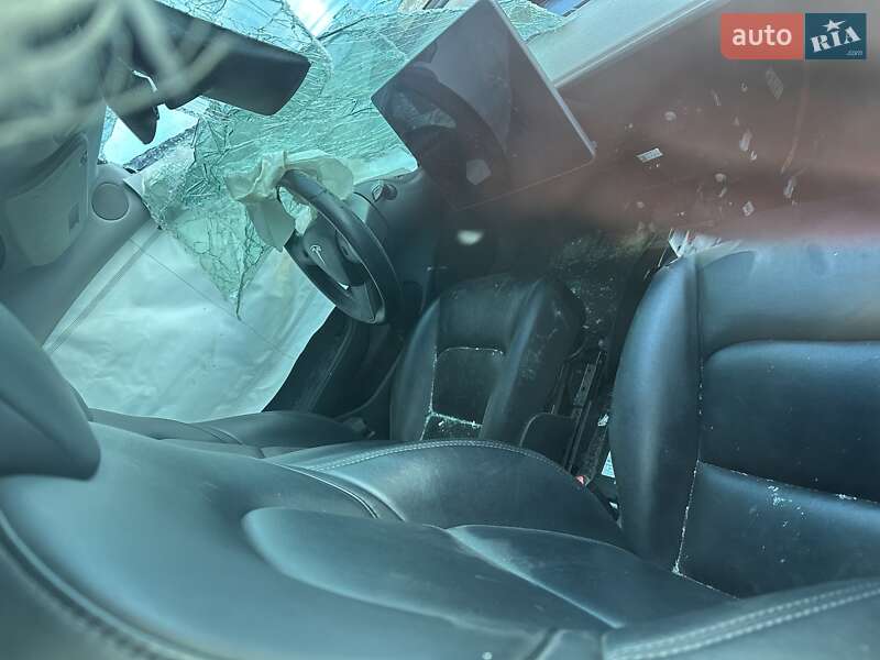 Седан Tesla Model 3 2018 в Ровно