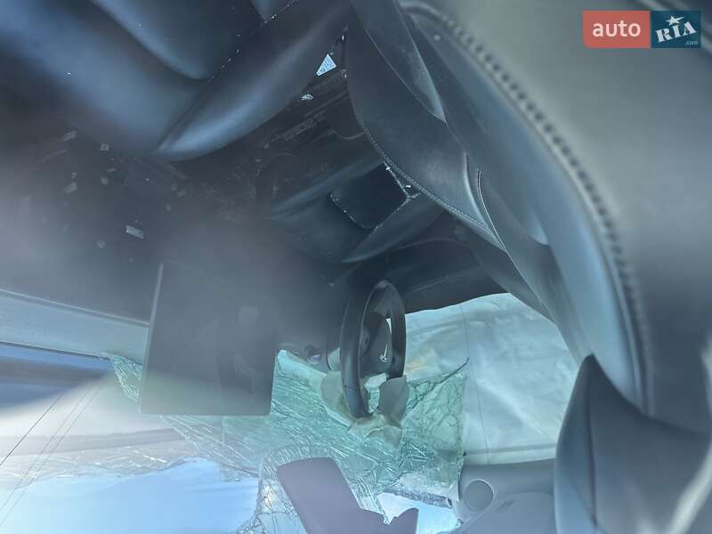 Седан Tesla Model 3 2018 в Ровно