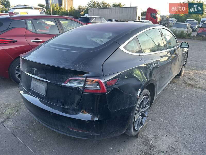 Седан Tesla Model 3 2018 в Ровно
