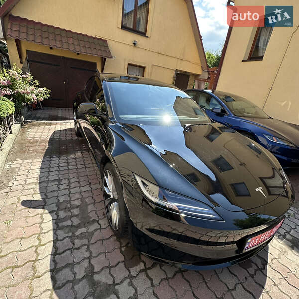 Седан Tesla Model 3 2024 в 