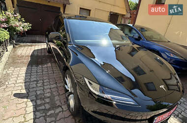 Седан Tesla Model 3 2024 в 
