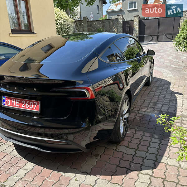 Седан Tesla Model 3 2024 в Львове