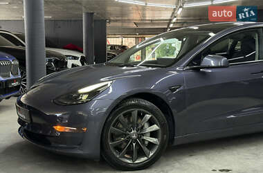 Седан Tesla Model 3 2023 в 