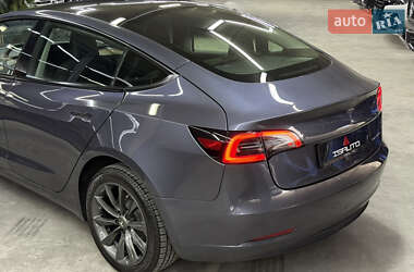 Седан Tesla Model 3 2023 в 