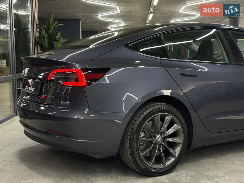 Седан Tesla Model 3 2023 в Одессе